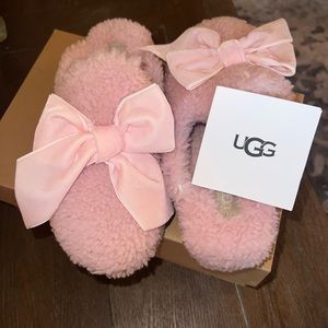 NWT Pale Pink UGG Velvet Bow Platform Slippers Size 6